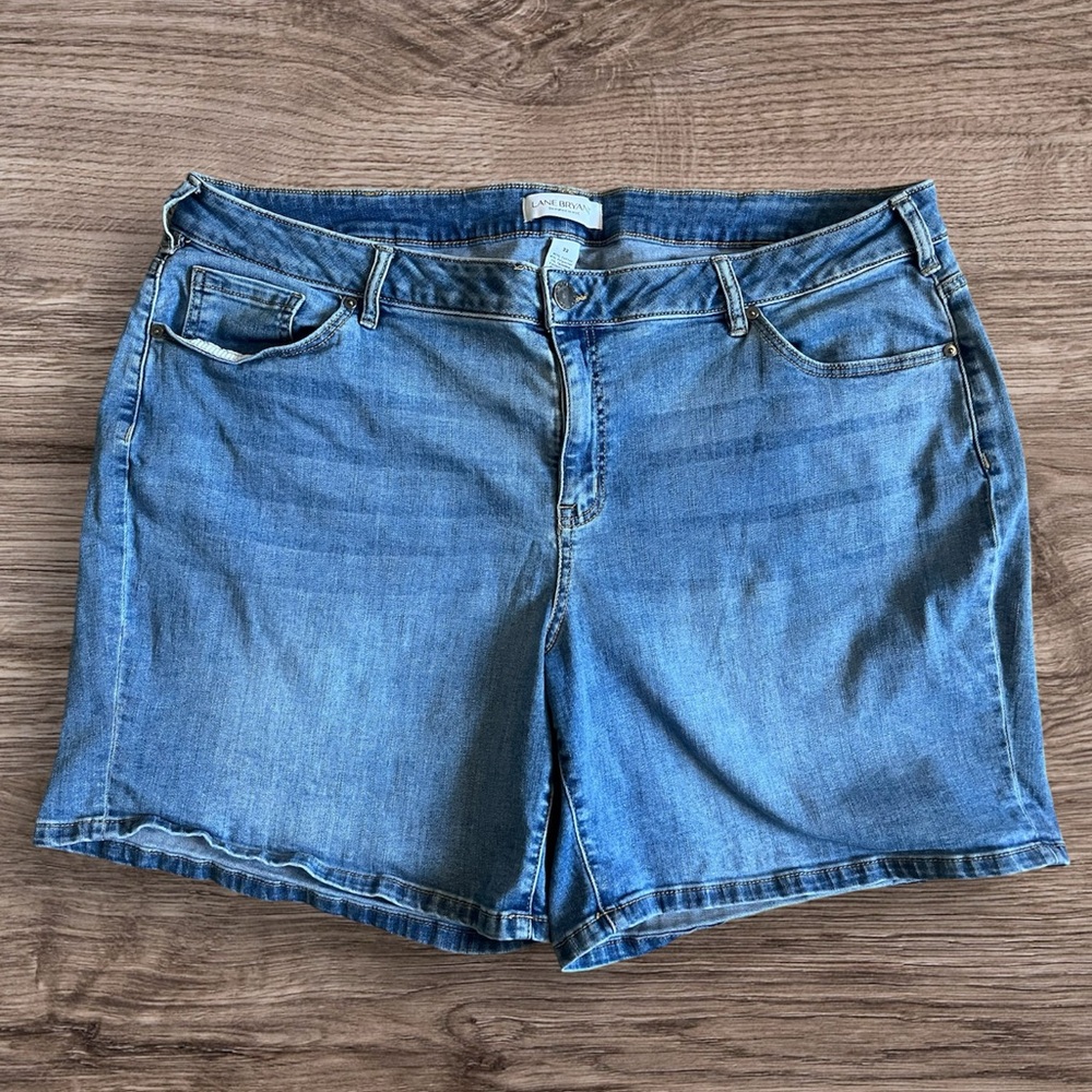 Lane Bryant Mid Rise Essential Stretch Girlfriend Short Size 22
